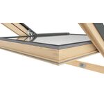 RoofLITE+ TRIO PINE | trä, pivåhängt, trippelglas takfönster
