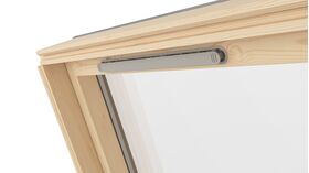 RoofLITE+ SLIM VENT | trä, pivåhängt, dubbelglas takfönster med spaltventil