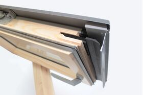 RoofLITE+ SLIM PINE | trä, pivåhängt, dubbelglas takfönster