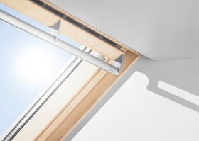 Pivåhängt takfönster VELUX GGL 3062 | brusreducerande 3-glas, klarlackat furu