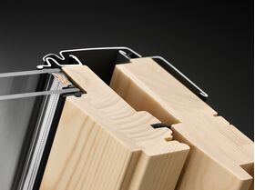 Pivåhängt takfönster med nedre handtaget VELUX GZL-B 1051 | 2-glas, klarlackat furu