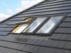 SKYLIGHT | PVC, hög pivåhängt, dubbelglas takfönster
