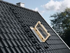 Sidohängt takfönster VELUX GXL 3066 | 3-glas, klarlackat furu
