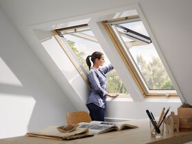 Topphängt takfönster VELUX GPL 3068 | säkerhets 3-glas, klarlackat furu