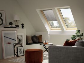 Pivåhängt takfönster VELUX GLL 1064 | 3-glas, klarlackat furu