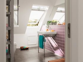 Pivåhängt takfönster VELUX GLU 0051 | 2-glas, Everfinish (träkärna med vitt hölje i polyuretan)