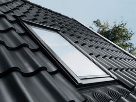 Pivåhängt takfönster VELUX GGL 3070 | säkerhets 2-glas, klarlackat furu